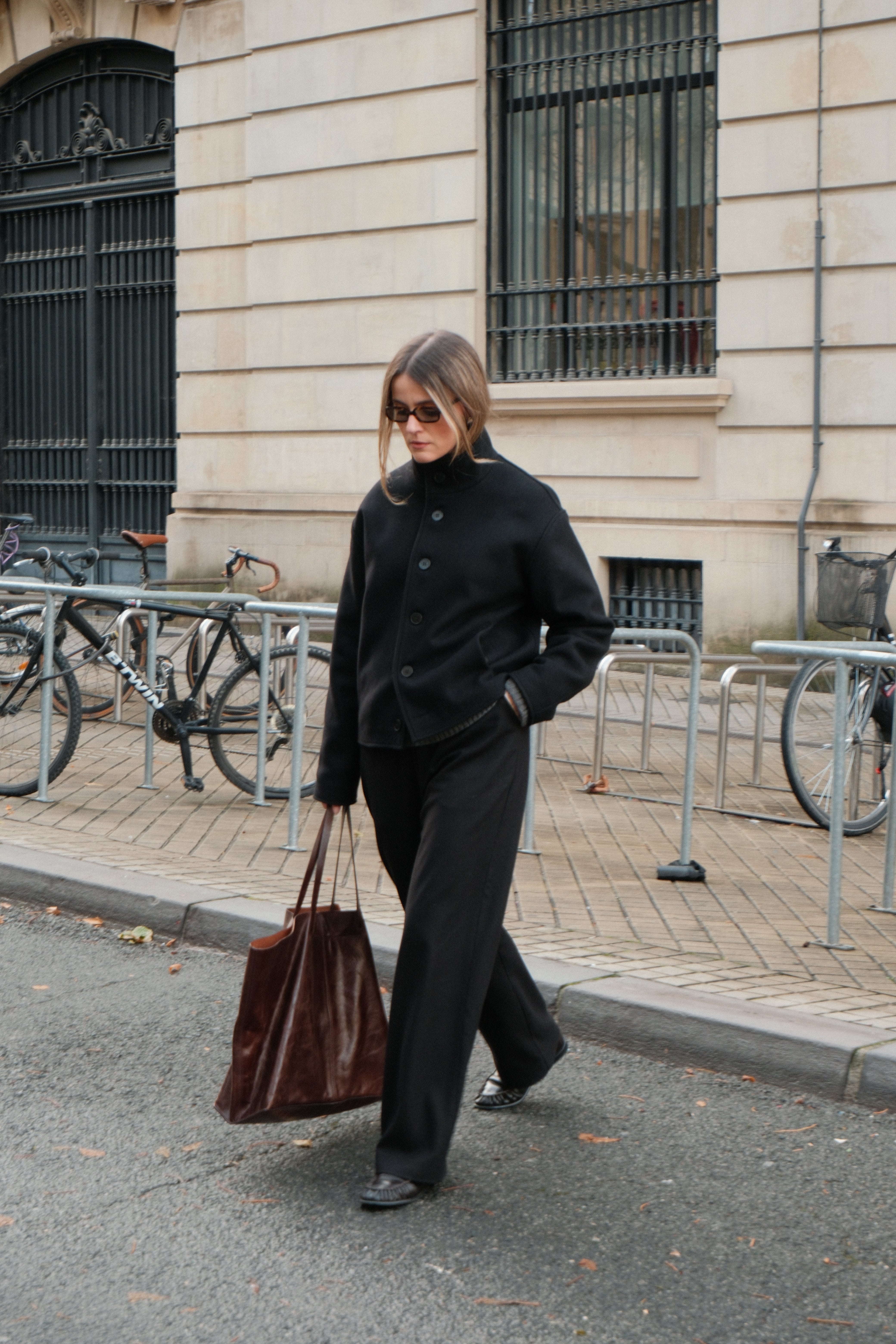 ENFOLD PLEATS TROUSERS ブラック 38 Black Wool Pleated Trousers - Straight fit, High rise | ADELA THE